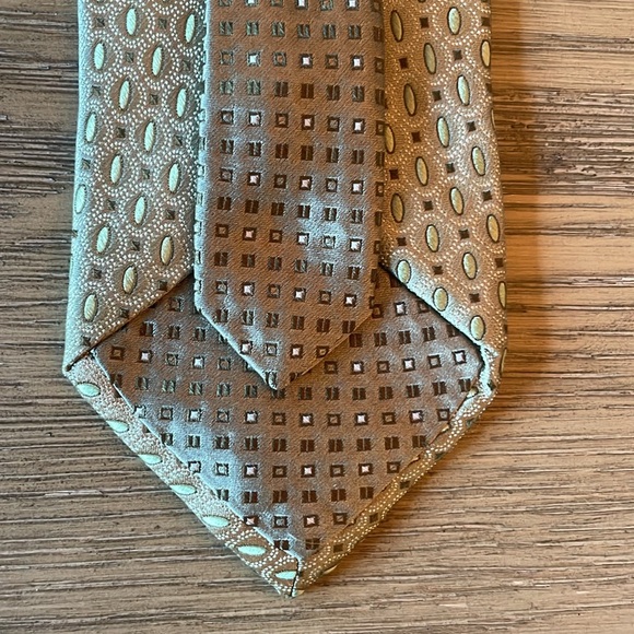 100% Silk Italian Tie - Picture 6 of 6